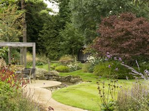 Helen Elks-Smith FSGD | Society of Garden Designers