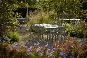 Tabitha Rigden - Hestia Garden at The Plough Shiplake - Image by Alister Thorpe