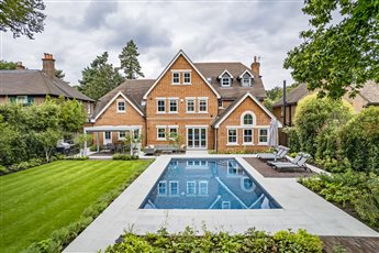 Surrey garden. Pool, pergola, outdoor kitchen.