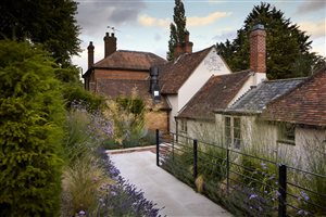 Tabitha Rigden - Hestia Garden at The Plough Shiplake - Image by Alister Thorpe